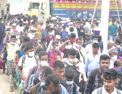 বাংলাবাজার-শিমুলীয়া নৌরুটে দক্ষিনাঞ্চলমুখী যাত্রীর চাপ, হালকা যানে ভাড়ার দৌরাত্ব